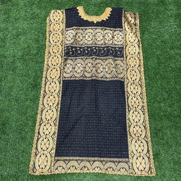 Black and gold tunic with metallic gold details. - Picture 2 of 6